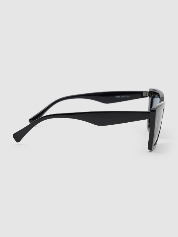 Square sunglasses black detail view