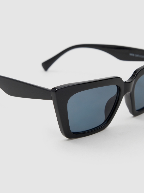 Square sunglasses black detail view