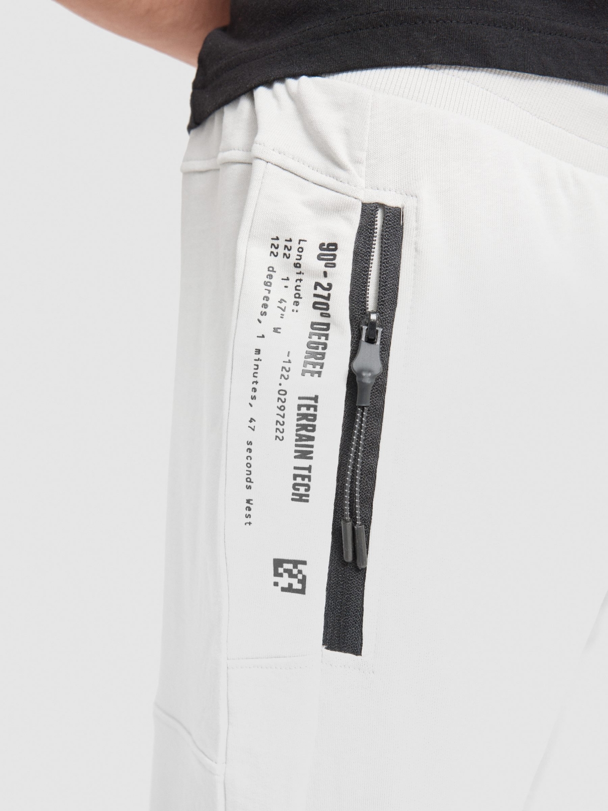 Sport jogger bermuda light grey detail view