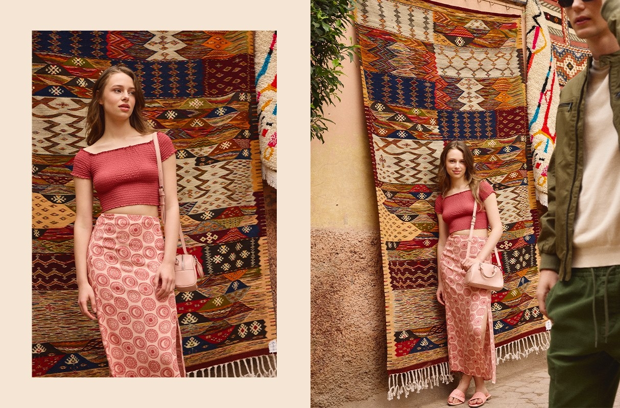 Top cuello barco fruncido rojo vista media frontal