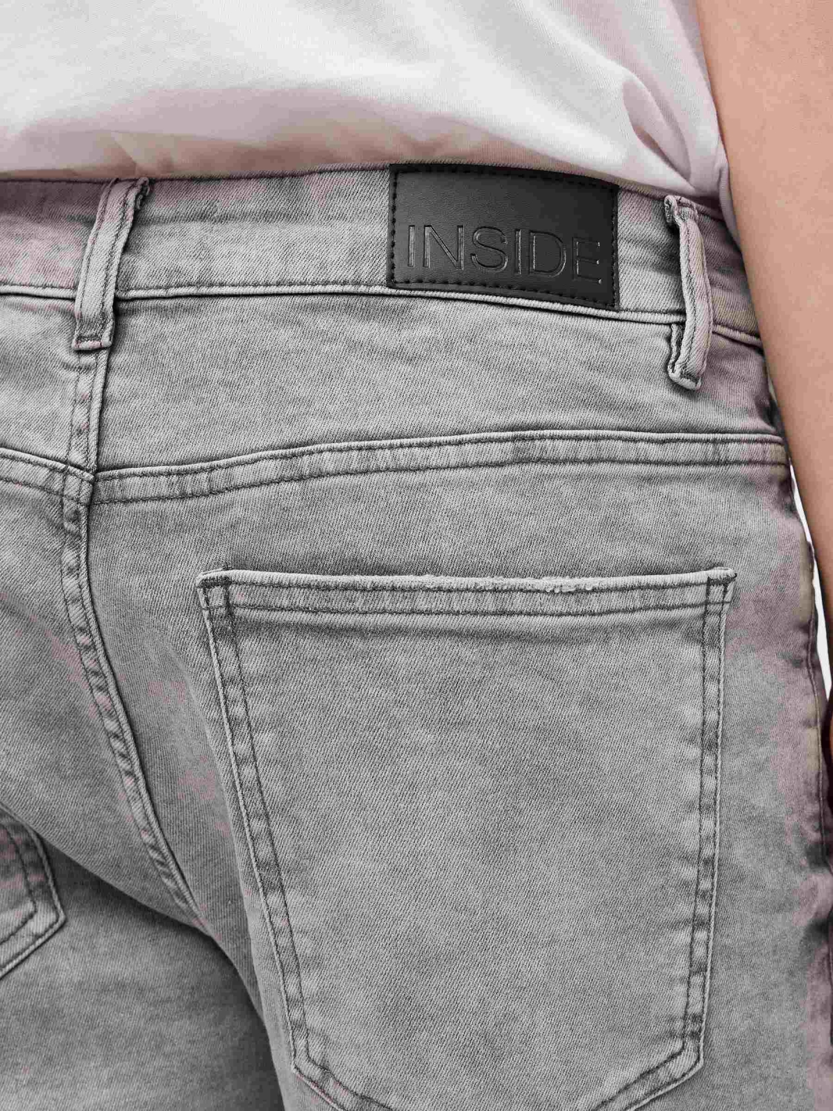 Bermuda denim skinny cinza vista detalhe