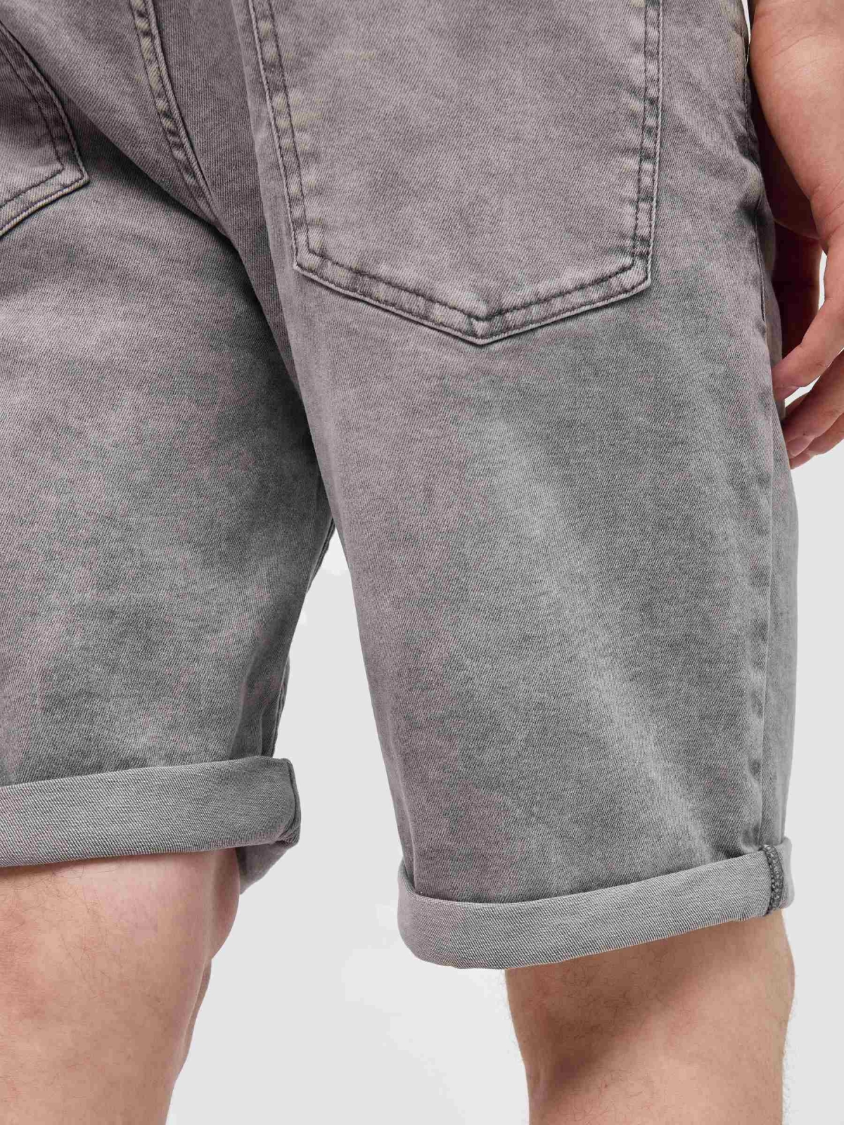 Bermuda denim skinny cinza vista detalhe