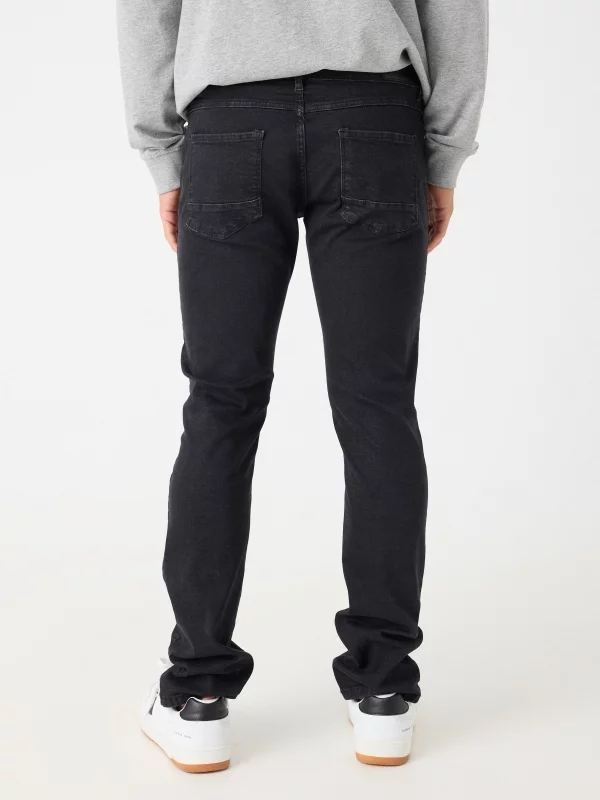 Jeans regular negro lavado negro vista media trasera