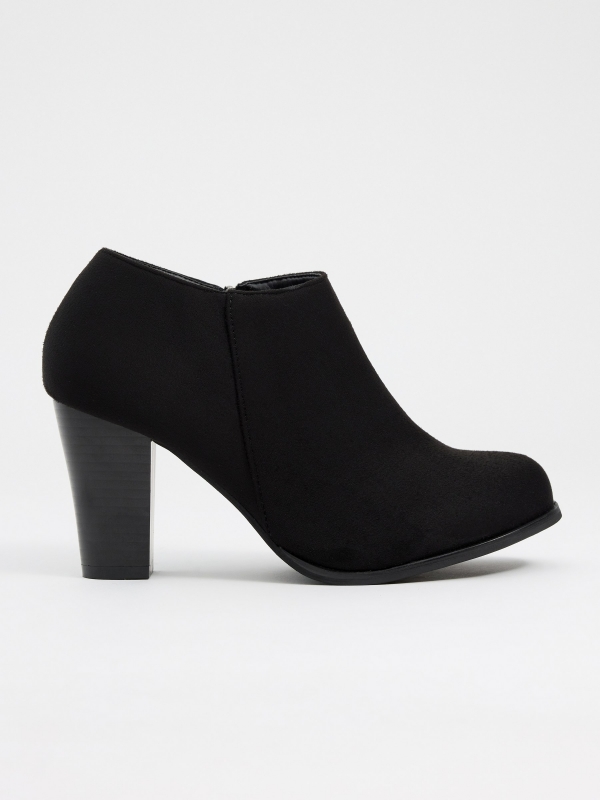 Botas de cano baixo com salto preto