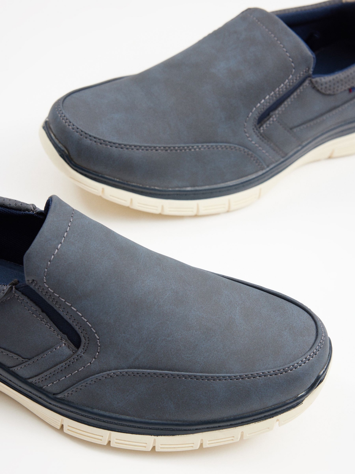 Classic moccasin elastic shoe navy detail view