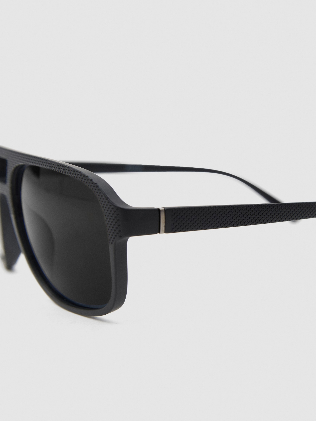 Aviator sunglasses black detail view