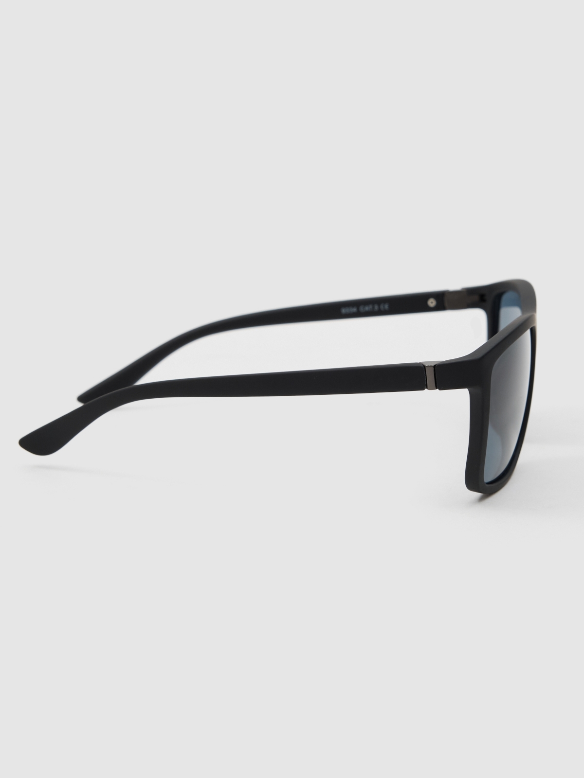 Basic sunglasses black detail view