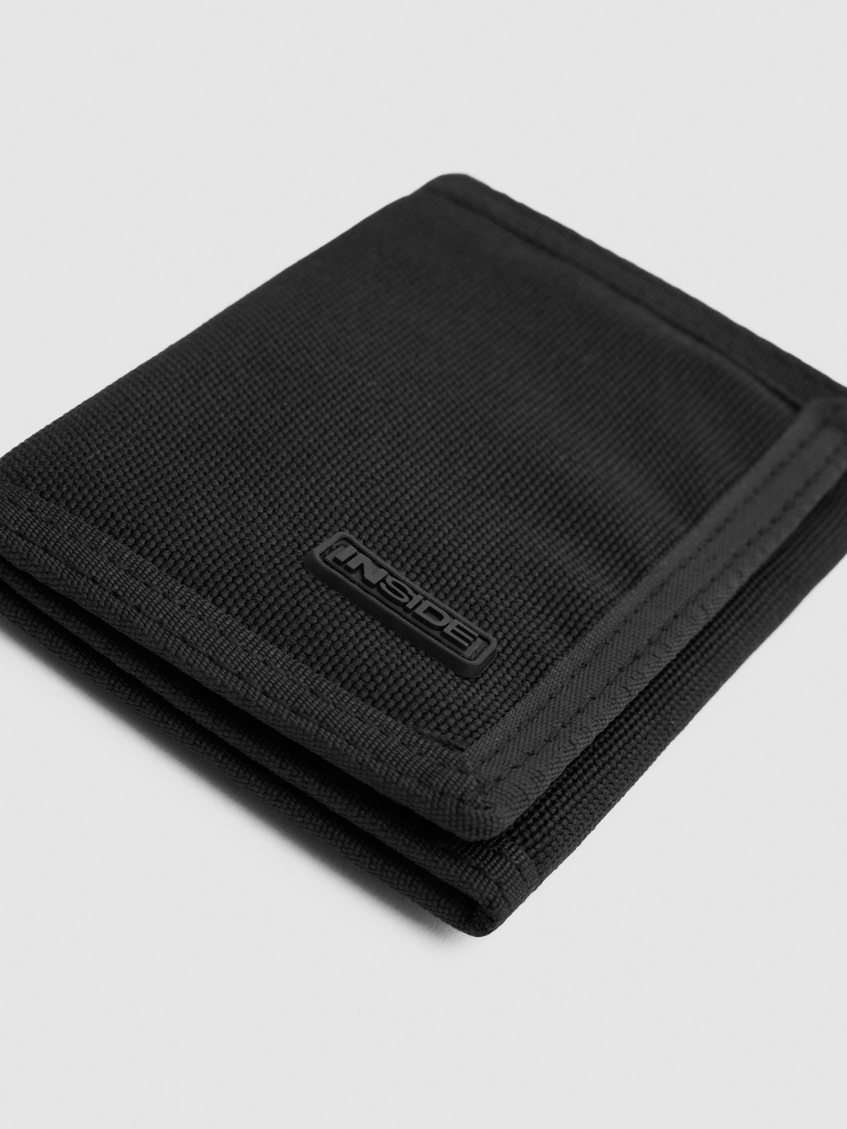 Basic wallet black 45º side view