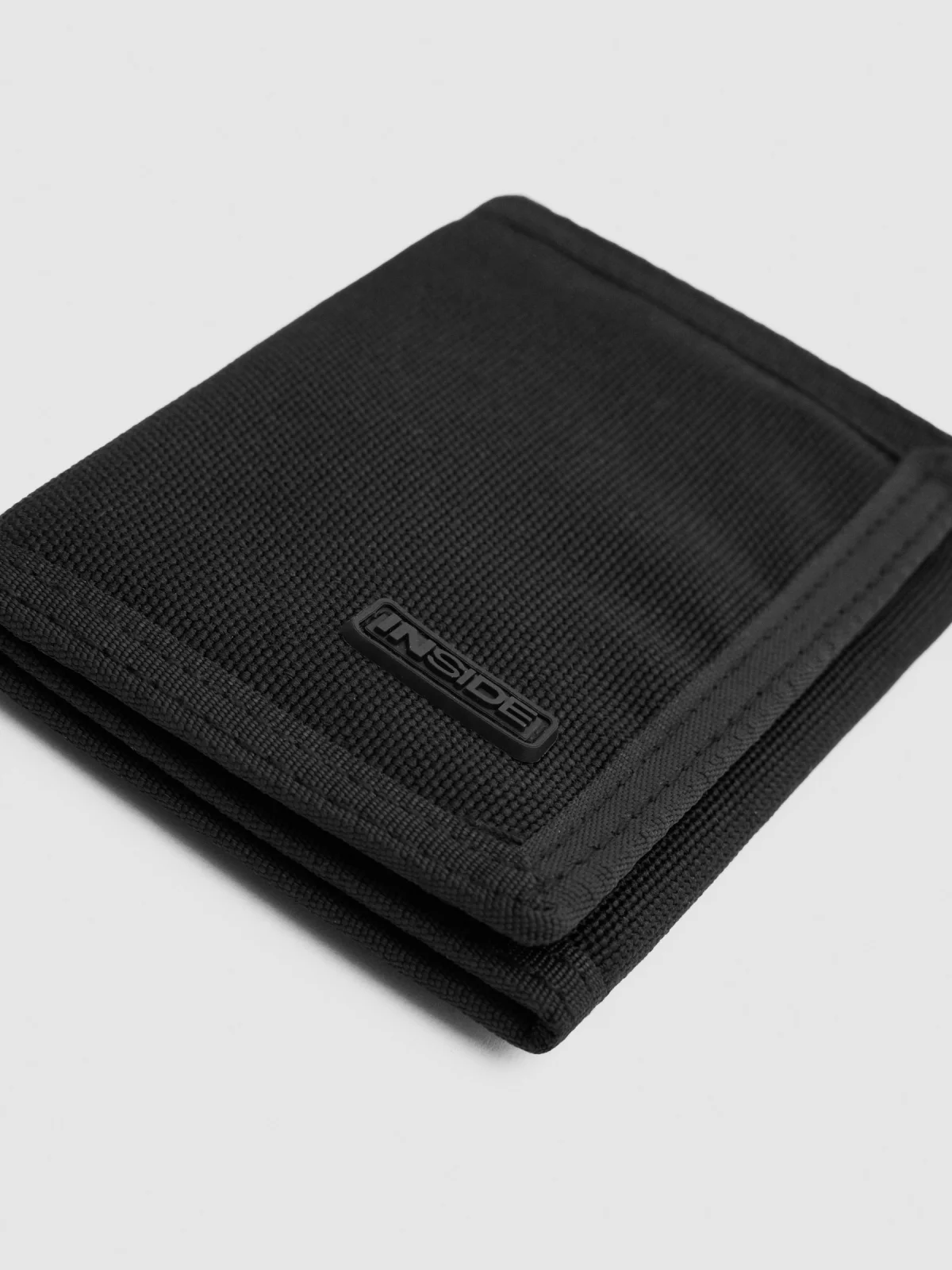 Basic wallet black 45º side view