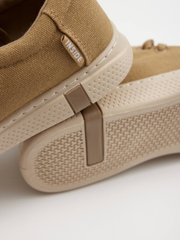 Sapato wallabee de lona areia vista detalhe