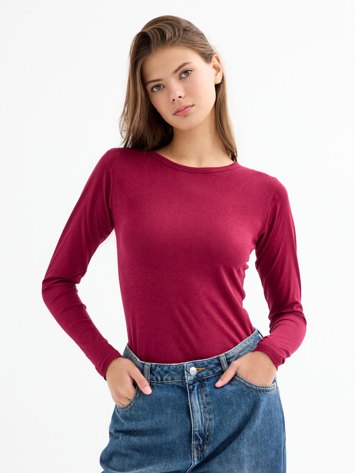 Basic plain T-shirt garnet middle front view