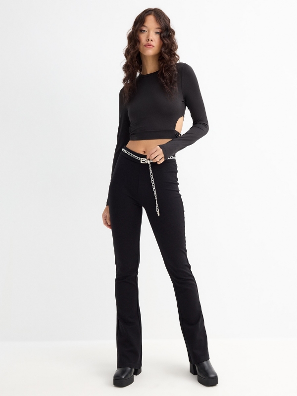 T-shirt crop com cut out preto vista geral frontal