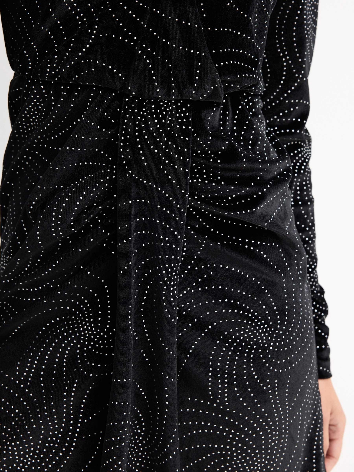 Mini vestido de veludo e strass preto vista detalhe traseira