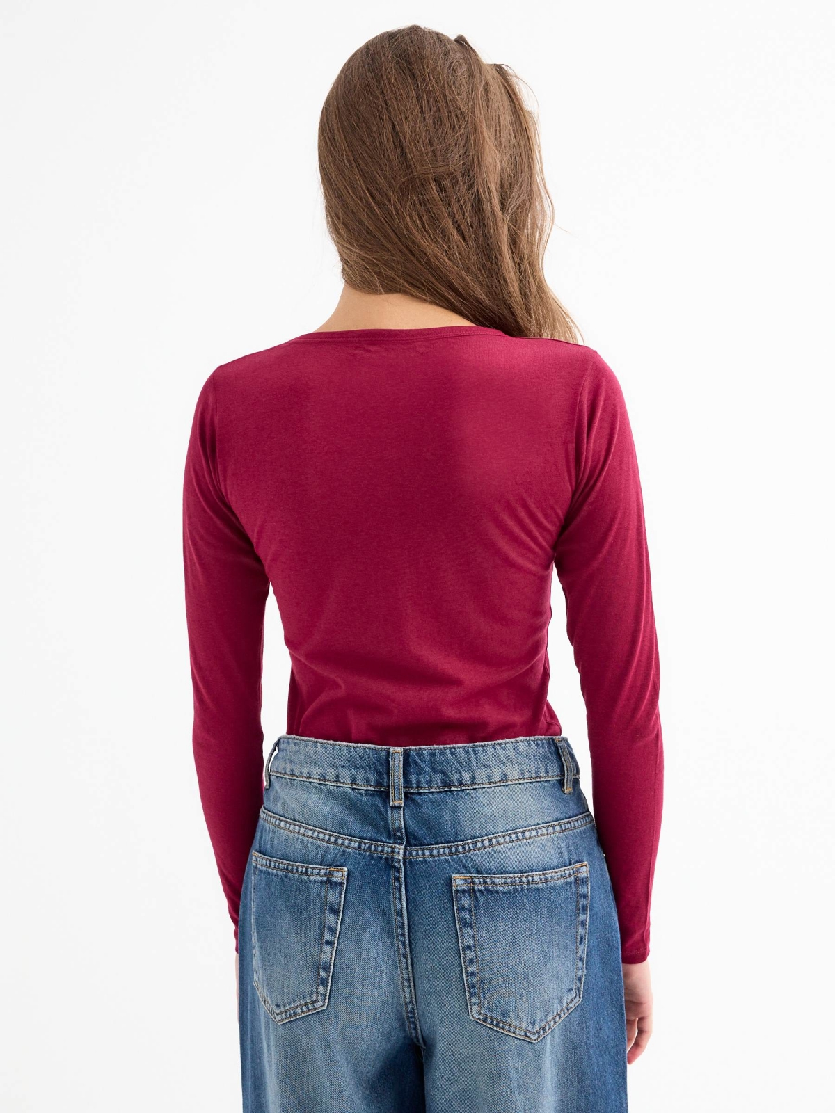 Basic plain T-shirt garnet middle back view