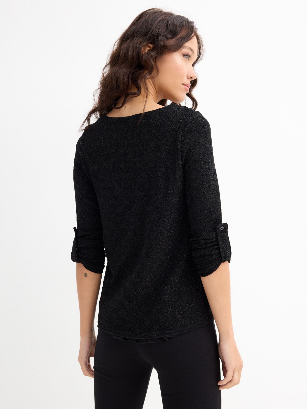 Blusa negra con brillo negro