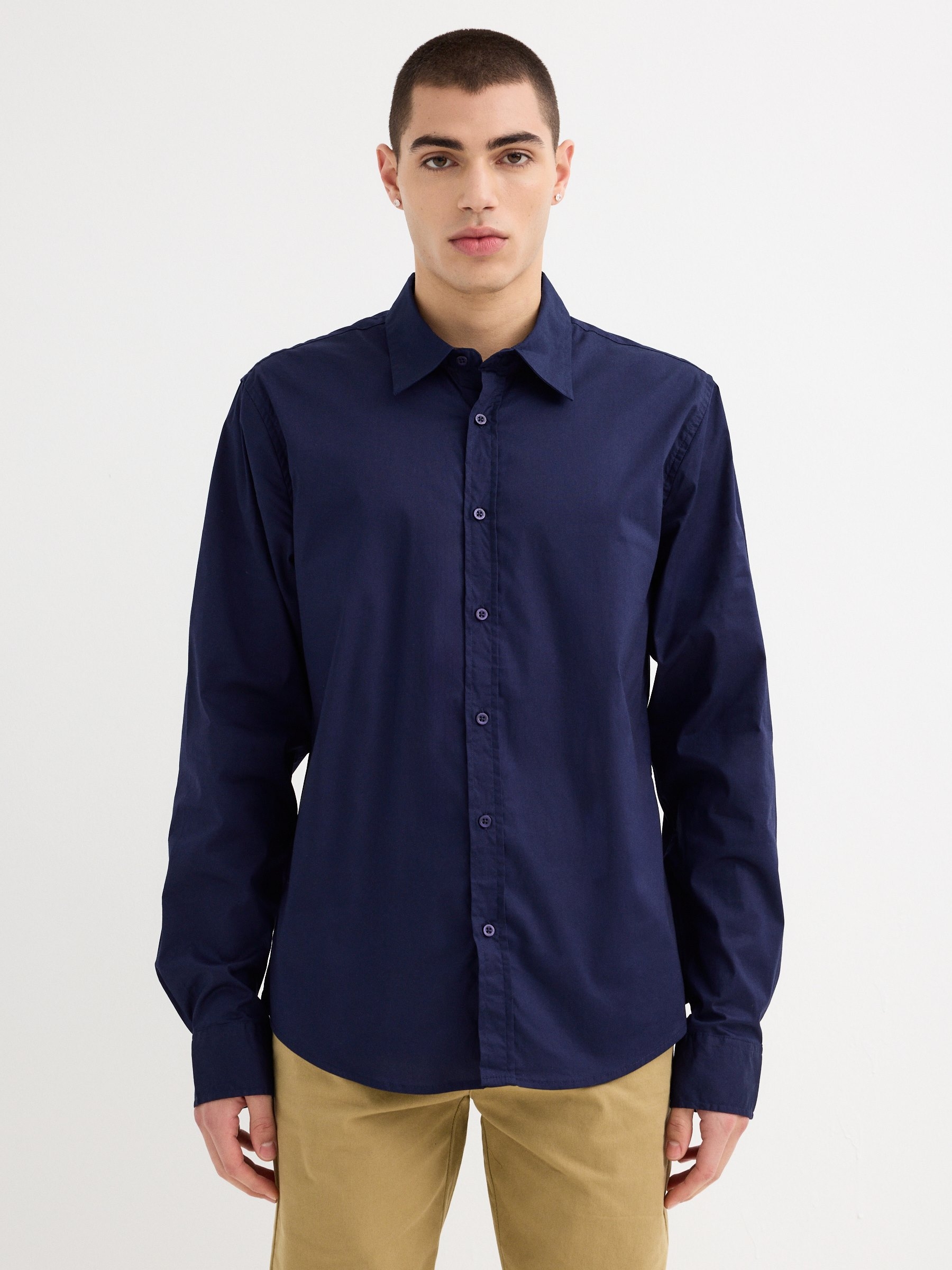 Basic long sleeve shirt blue middle front view