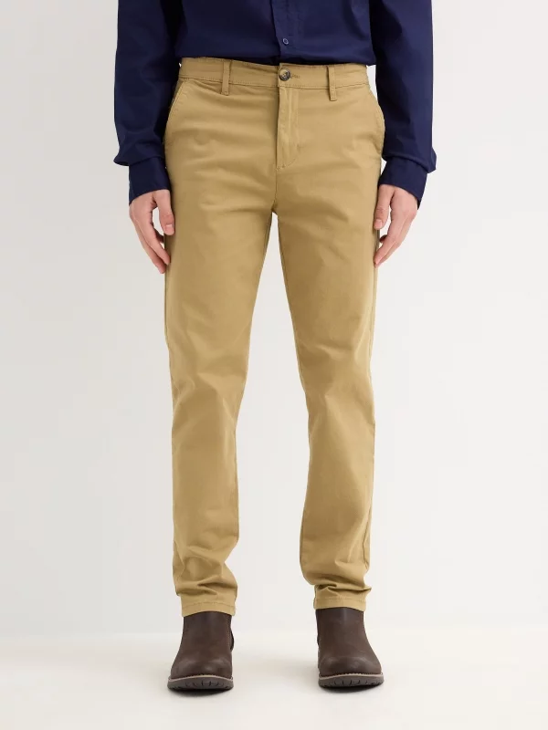 Pantalón chino gabardina beige vista media frontal