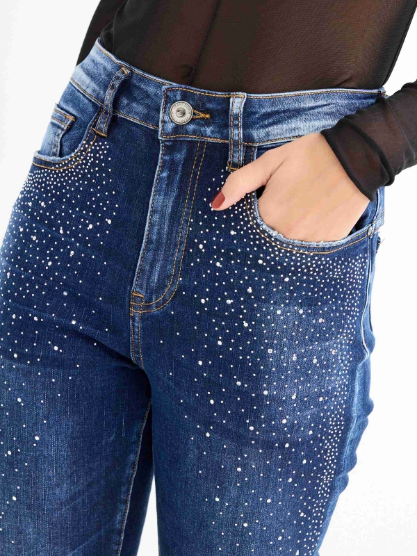 Jean skinny com brilho azul escuro vista detalhe