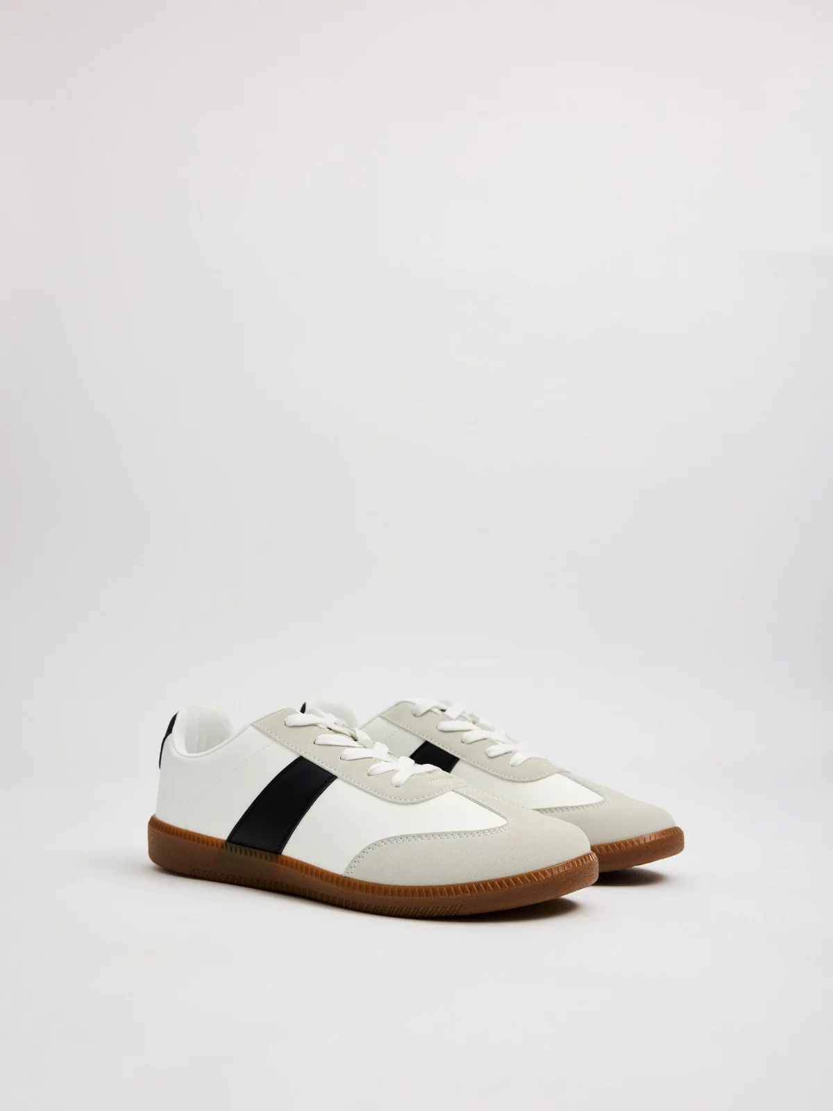White retro low-top sneakers white 45º front view