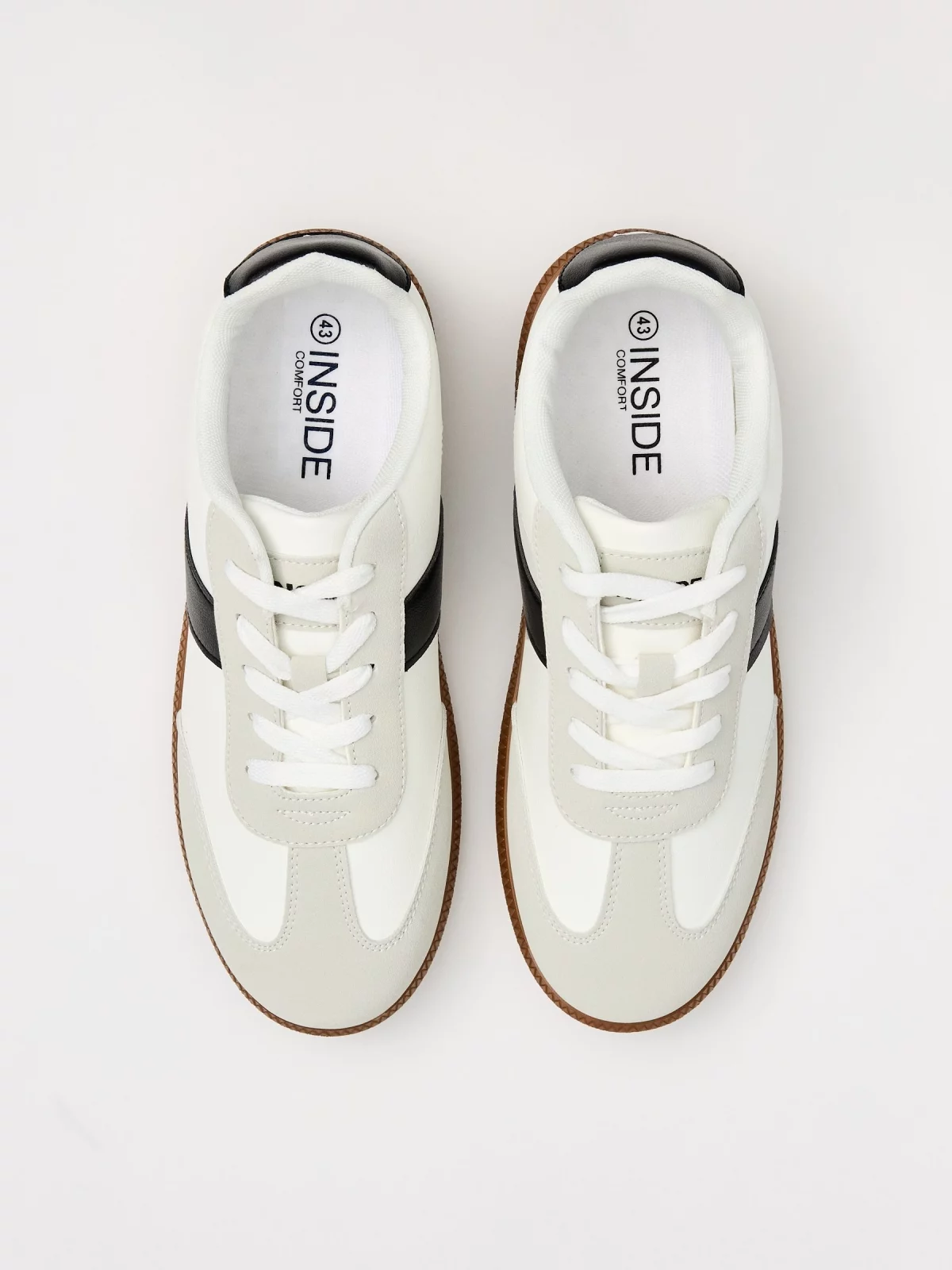 White retro low-top sneakers white zenithal view