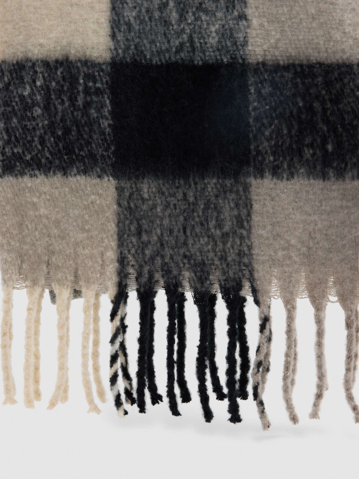 Bufanda de cuadros gris y crema multicolor vista detalle