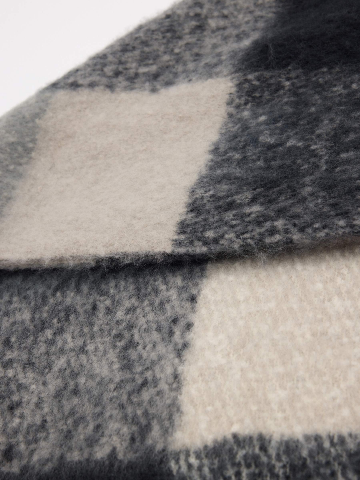 Bufanda de cuadros gris y crema multicolor vista detalle