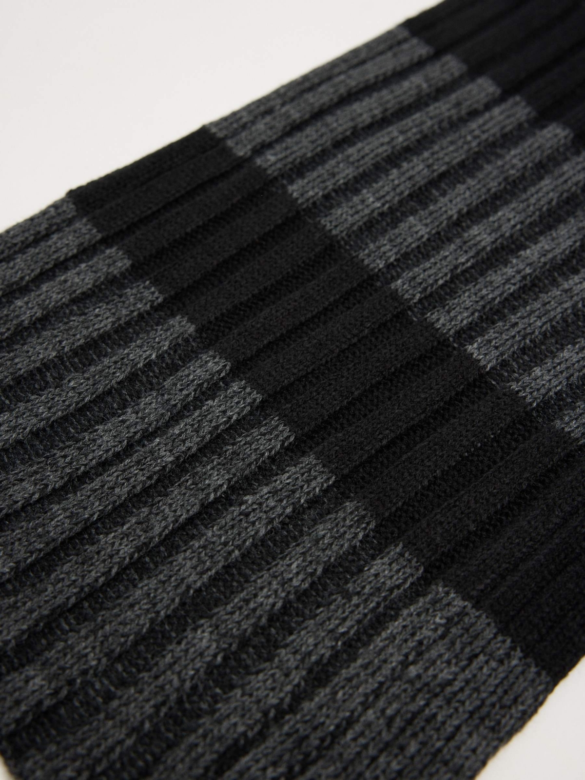 Striped scarf black detail view