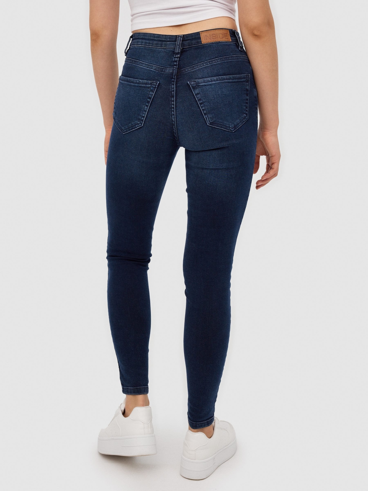 Calças de ganga skinny básicas azul vista meia traseira