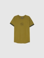 %Pto% Camiseta raglán detalle texto kaki vista frontal