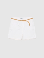 %Pto% Bermudas com cinto branco vista frontal