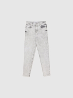 %Pto% Jeans mom slim fit gris medio vista frontal
