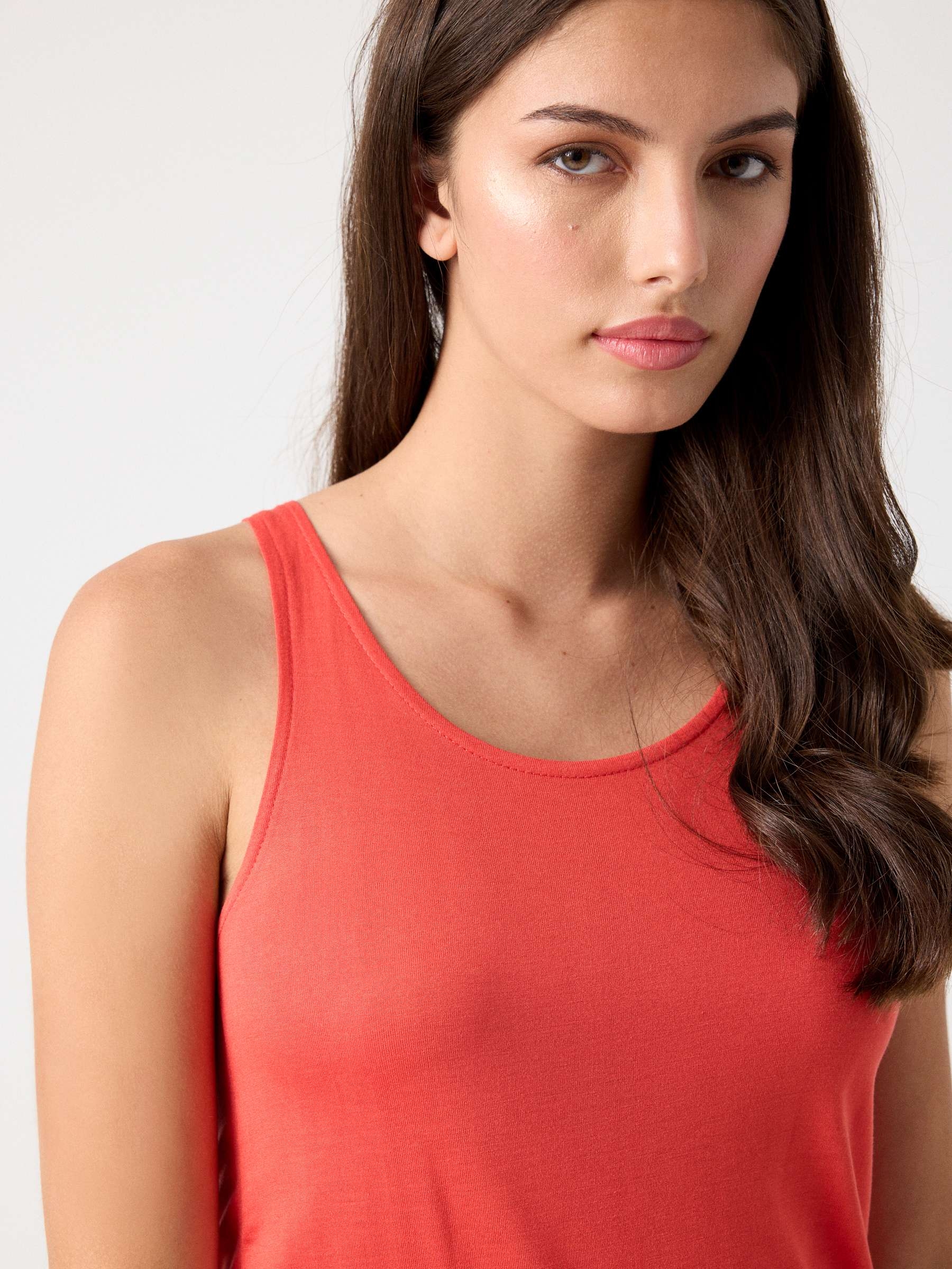 Long t-shirt with side slits coral middle front view