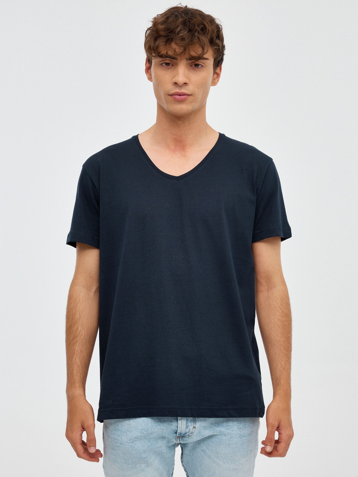Camiseta básica cuello pico