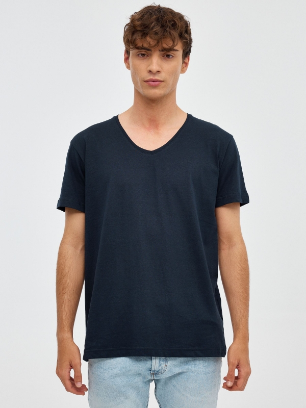 Basic V-neck T-shirt