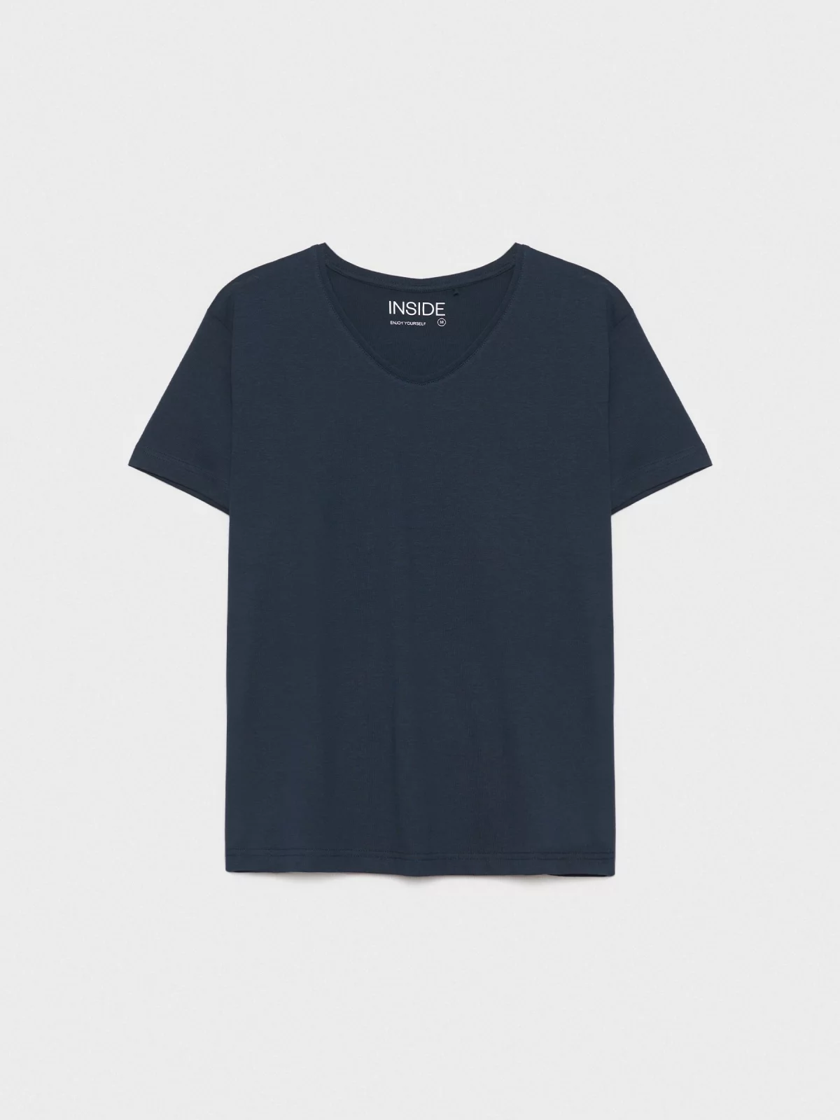 Camiseta básica cuello pico azul vista detalle