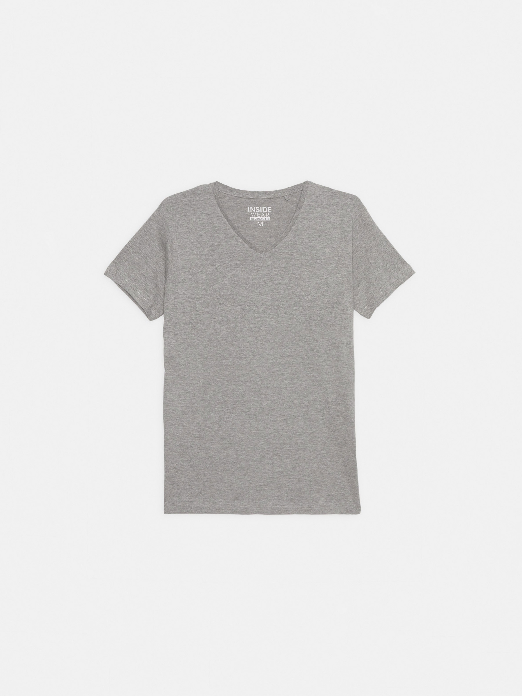 T-shirt básica com decote em V cinza vista meia frontal