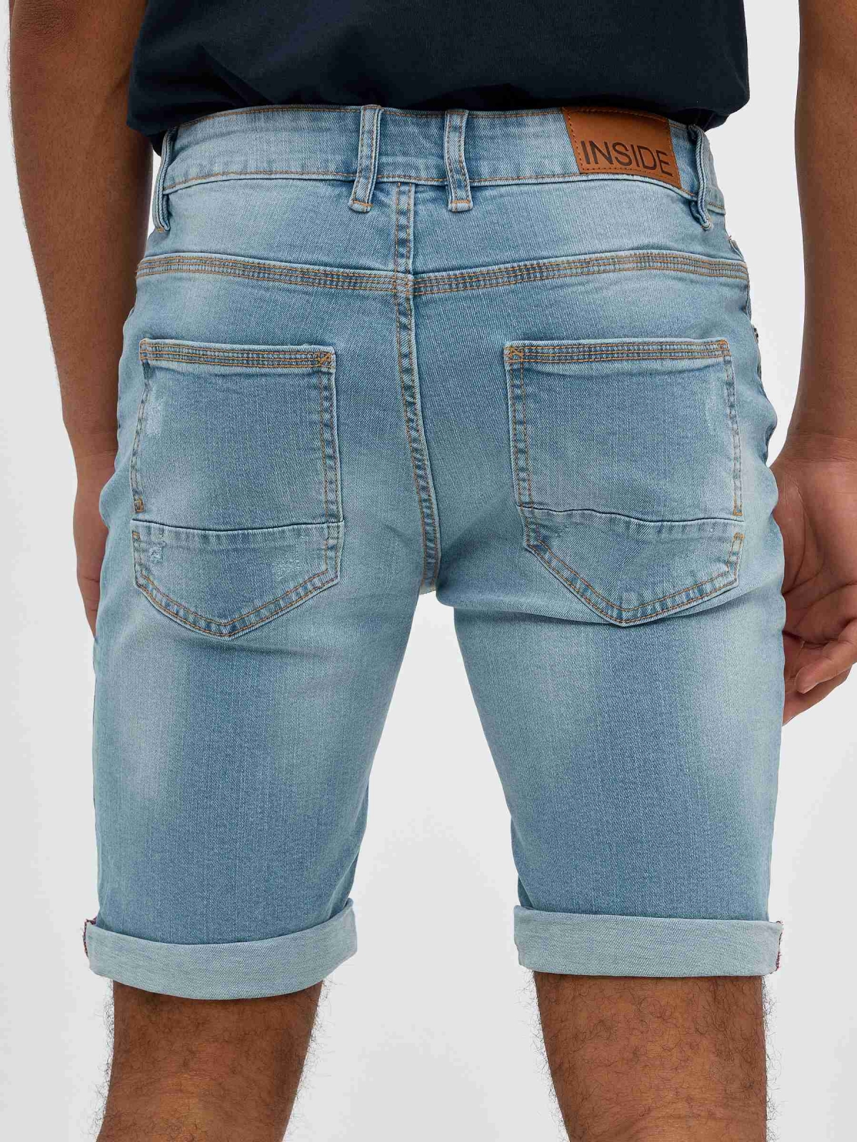 Bermuda skinny lavada azul vista detalhe