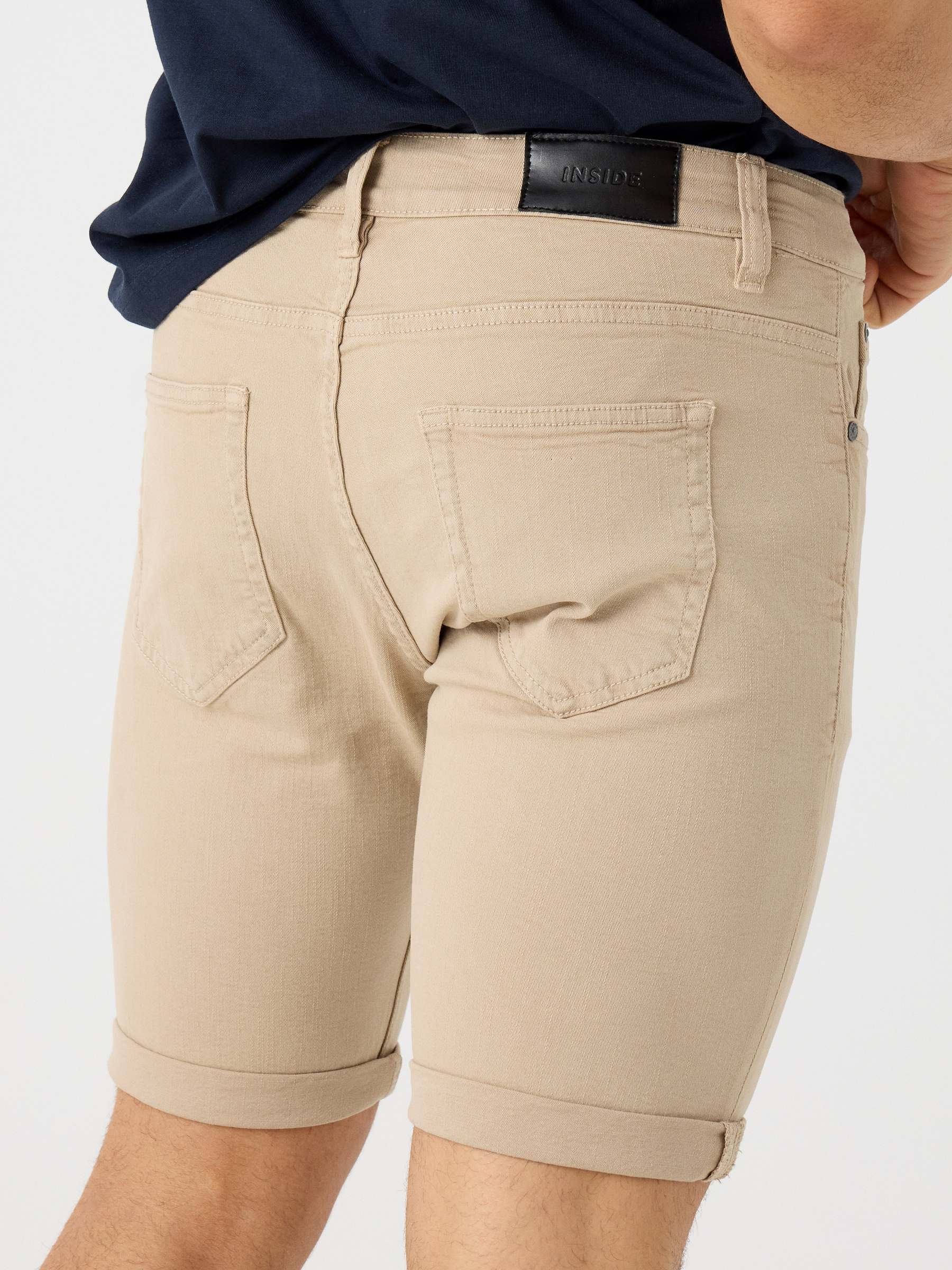 Bermudas de ganga coloridas bege vista meia frontal