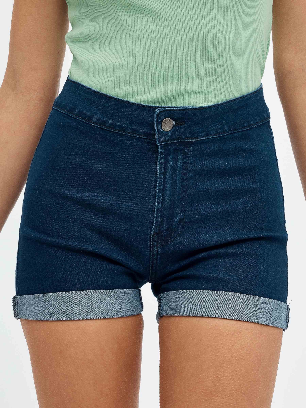 High-waisted denim shorts blue detail view