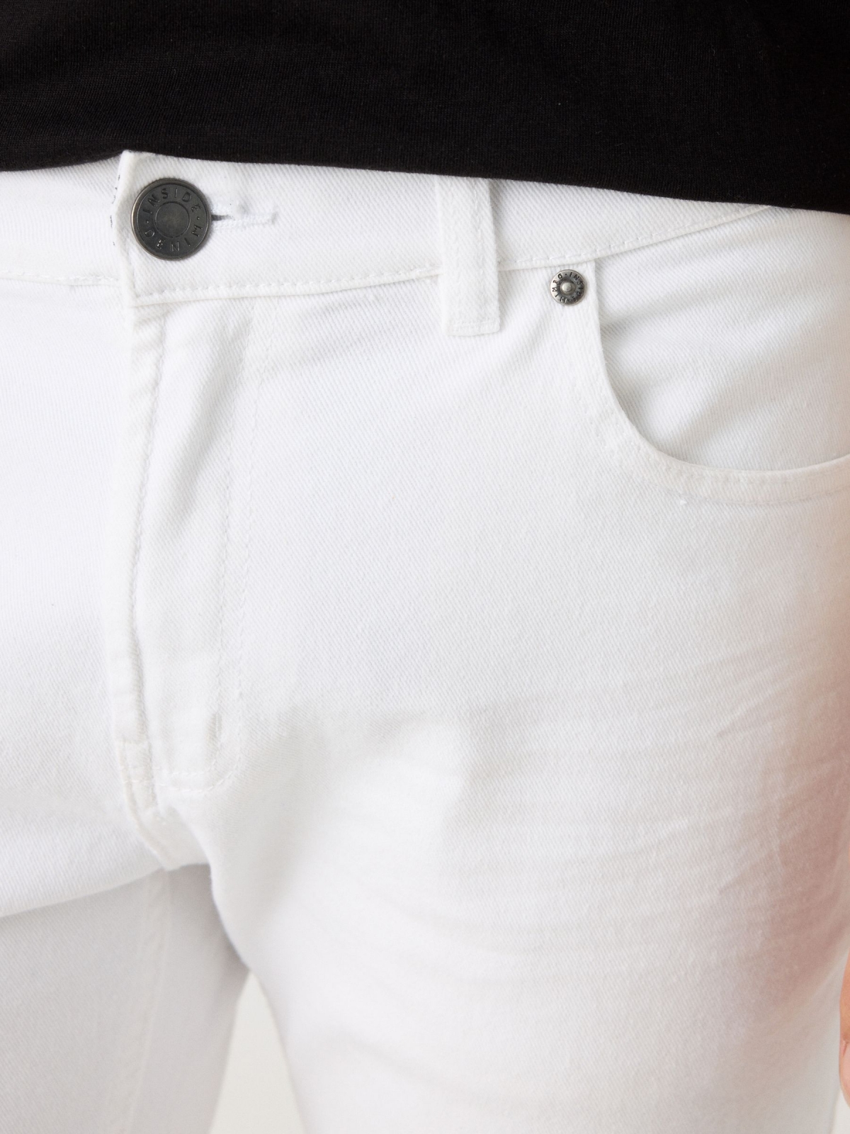 Bermudas cinco bolsos branco vista detalhe