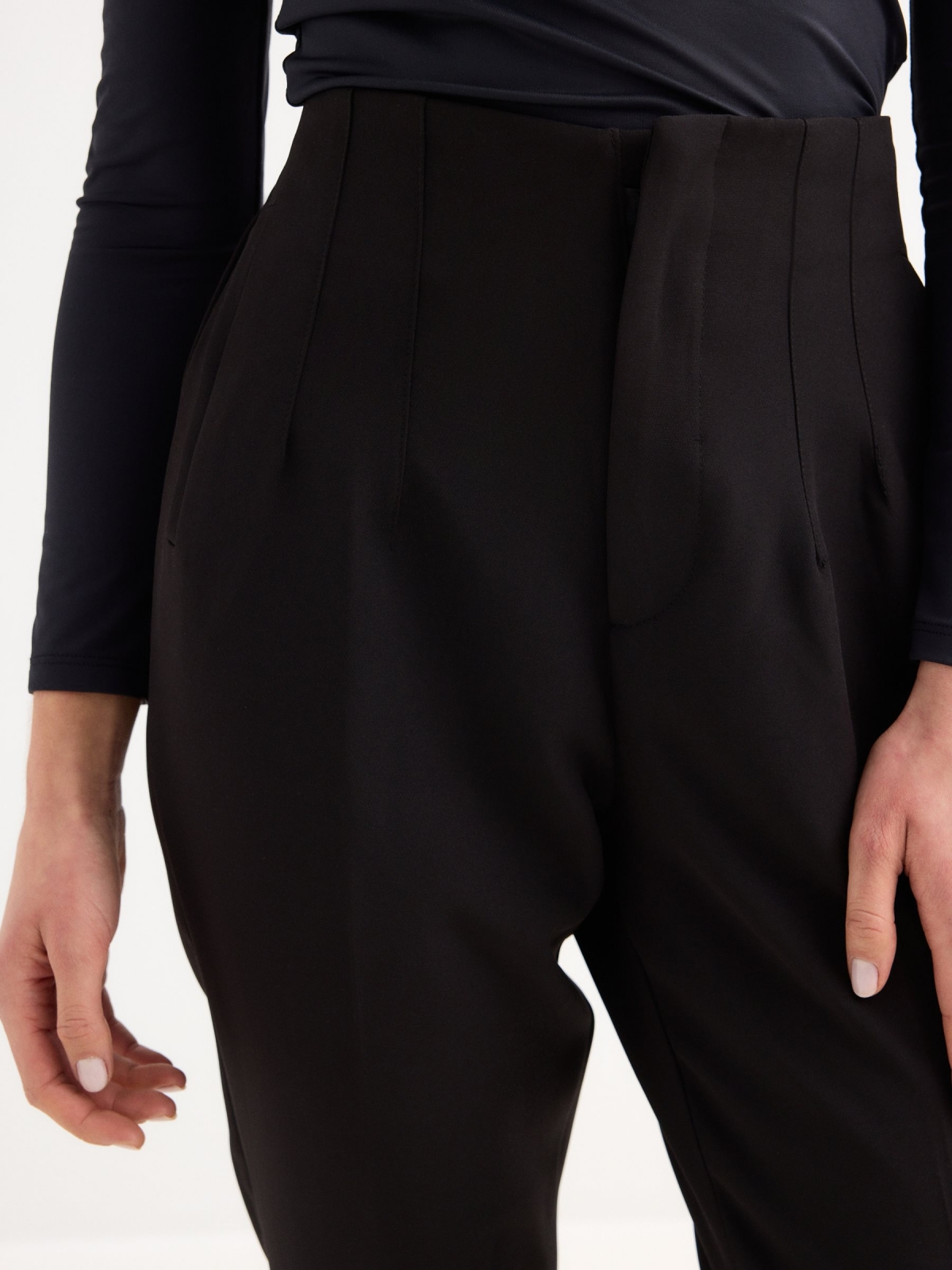 High-waisted pleated trousers black detail view