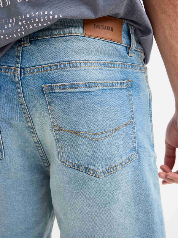 Bermuda denim pai fit azul ducados vista detalhe traseira