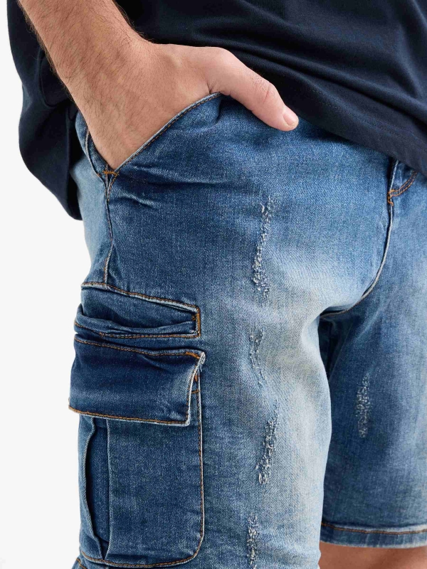 Bermuda denim cargo efecto desgastado azul vista detalle