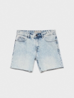 %Pto% Bermuda denim bajo deshilachado azul claro vista frontal