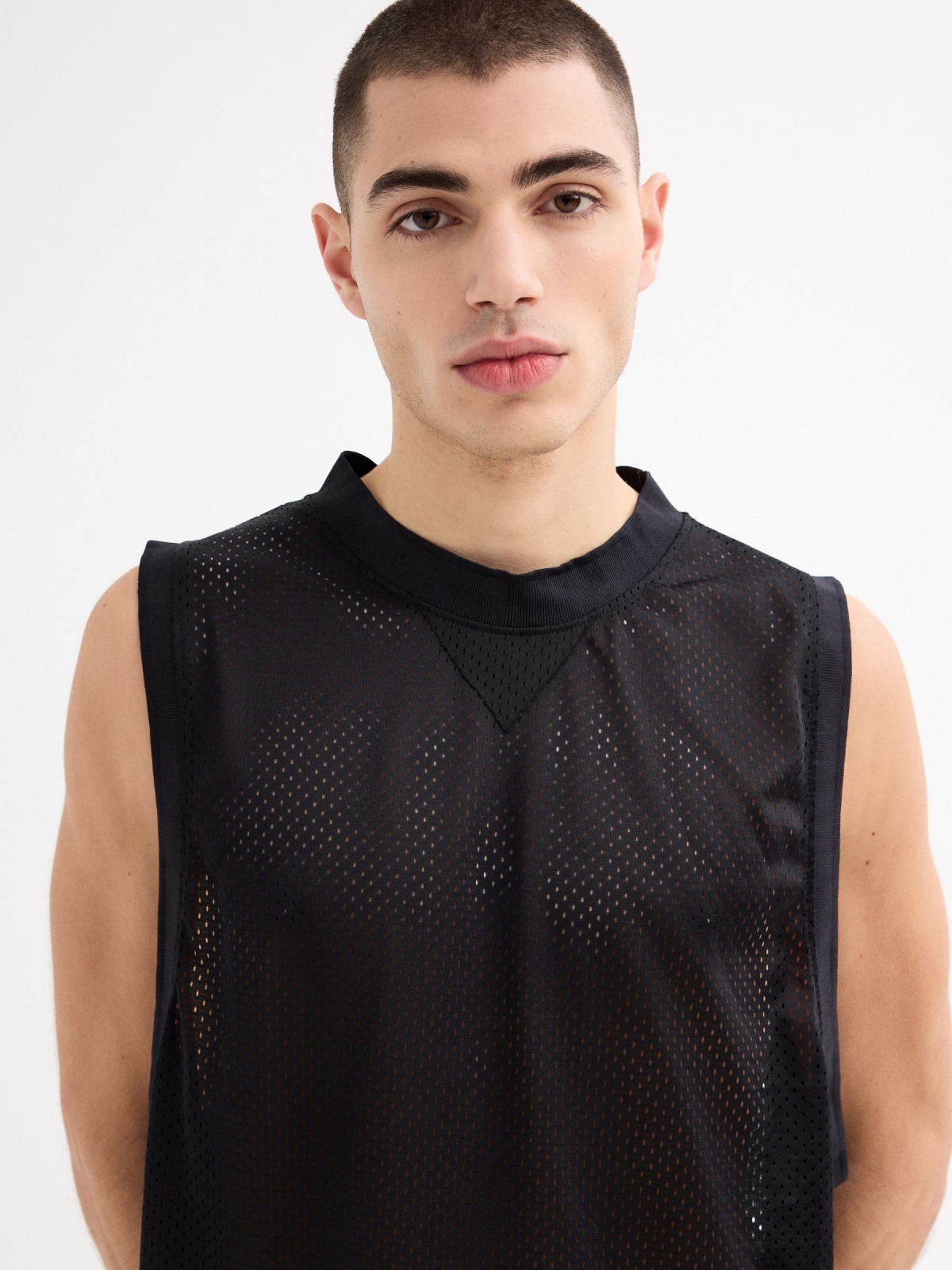 Sport fishnet T-shirt black detail view