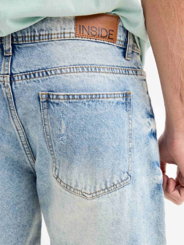 Bermuda denim con rotos azul vista detalle trasero