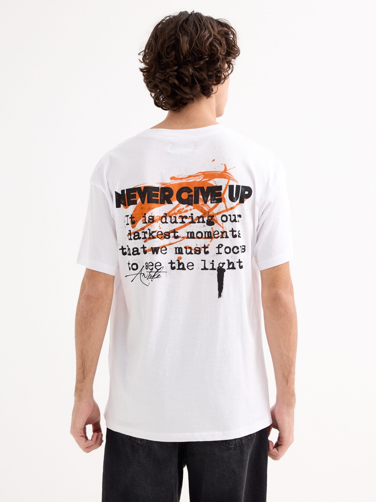 Camiseta Never GiveUP blanco vista media trasera