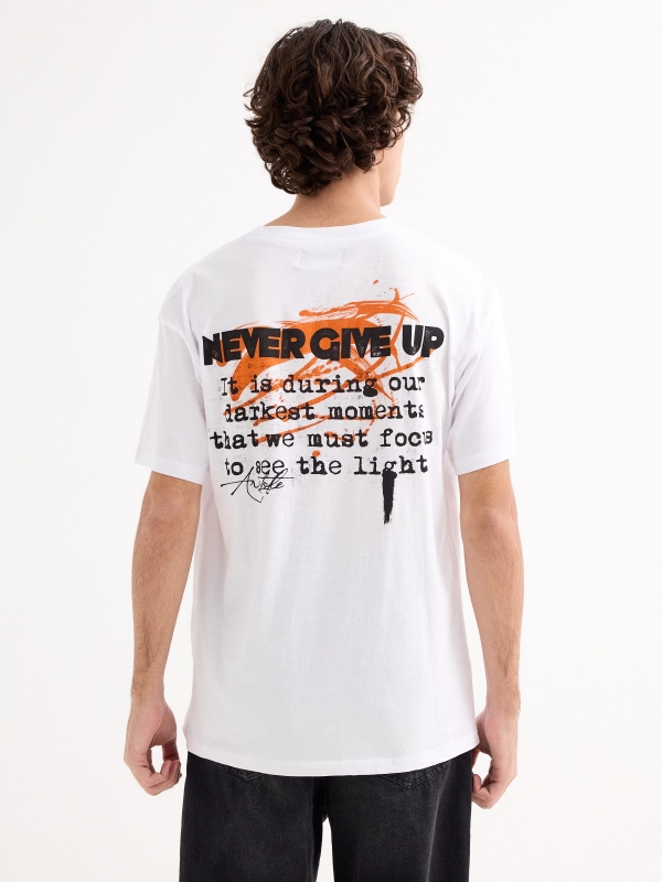 Camiseta Never GiveUP blanco vista media trasera
