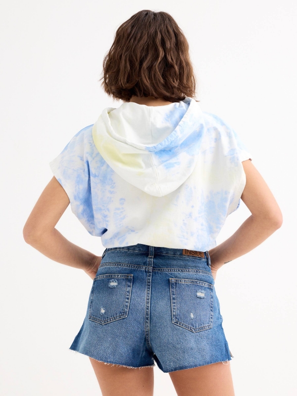 Camisola com capuz de tie&dye azul/branco vista meia traseira