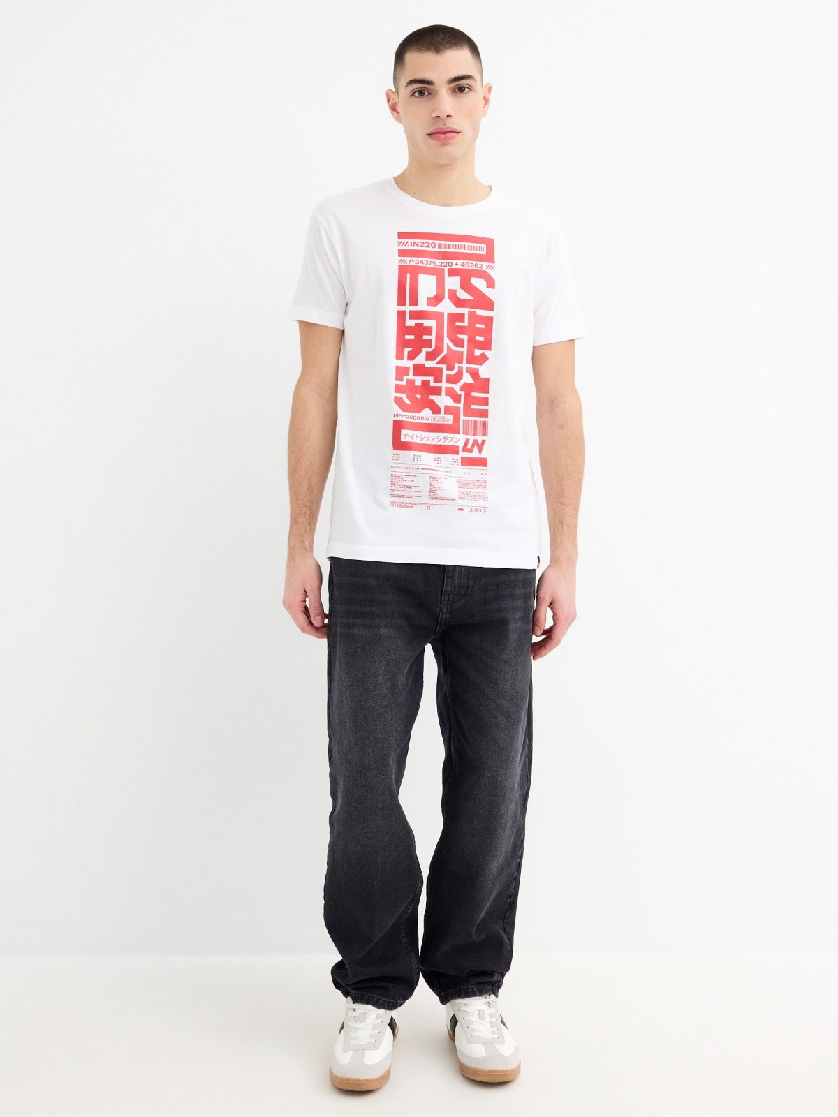 T-shirt preta estilo japonês branco vista geral frontal